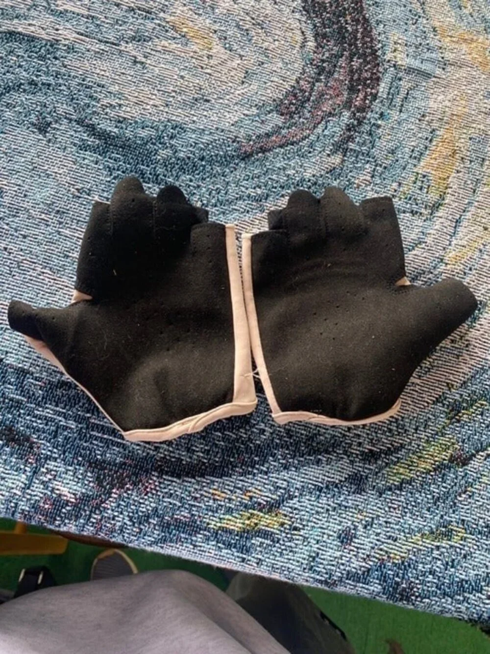 Lululemon Uplift Training Gloves Pale Pink M/L